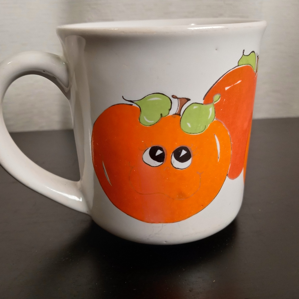 Vintage Nancy Lynn Anthropomorphic Smiling Fruit Coffee Mug Collectible Décor